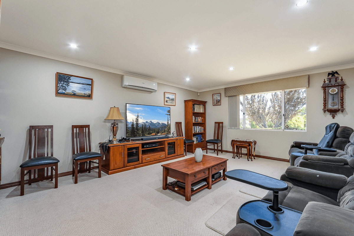 14 Tamblyn Close, Woodvale, WA 6026