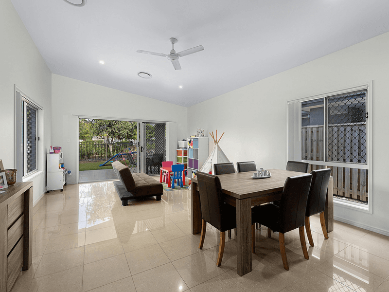 15 Raynuha Way, BROOKWATER, QLD 4300