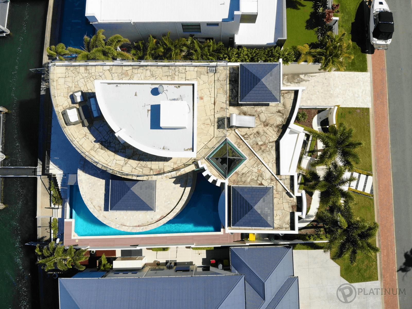 50 King Charles Drive, SOVEREIGN ISLANDS, QLD 4216