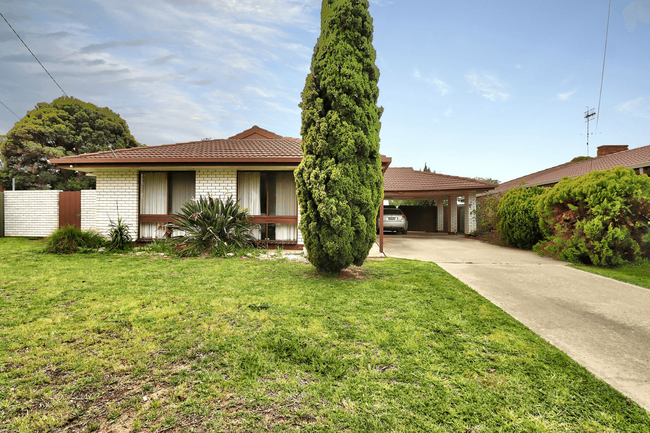 4 Holden Crt, DENILIQUIN, NSW 2710