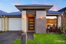 94 Glenrose Boulevard, Clyde North, VIC 3978