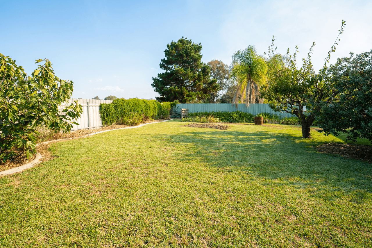 5 Buckland Court, BURRUMBUTTOCK, NSW 2642