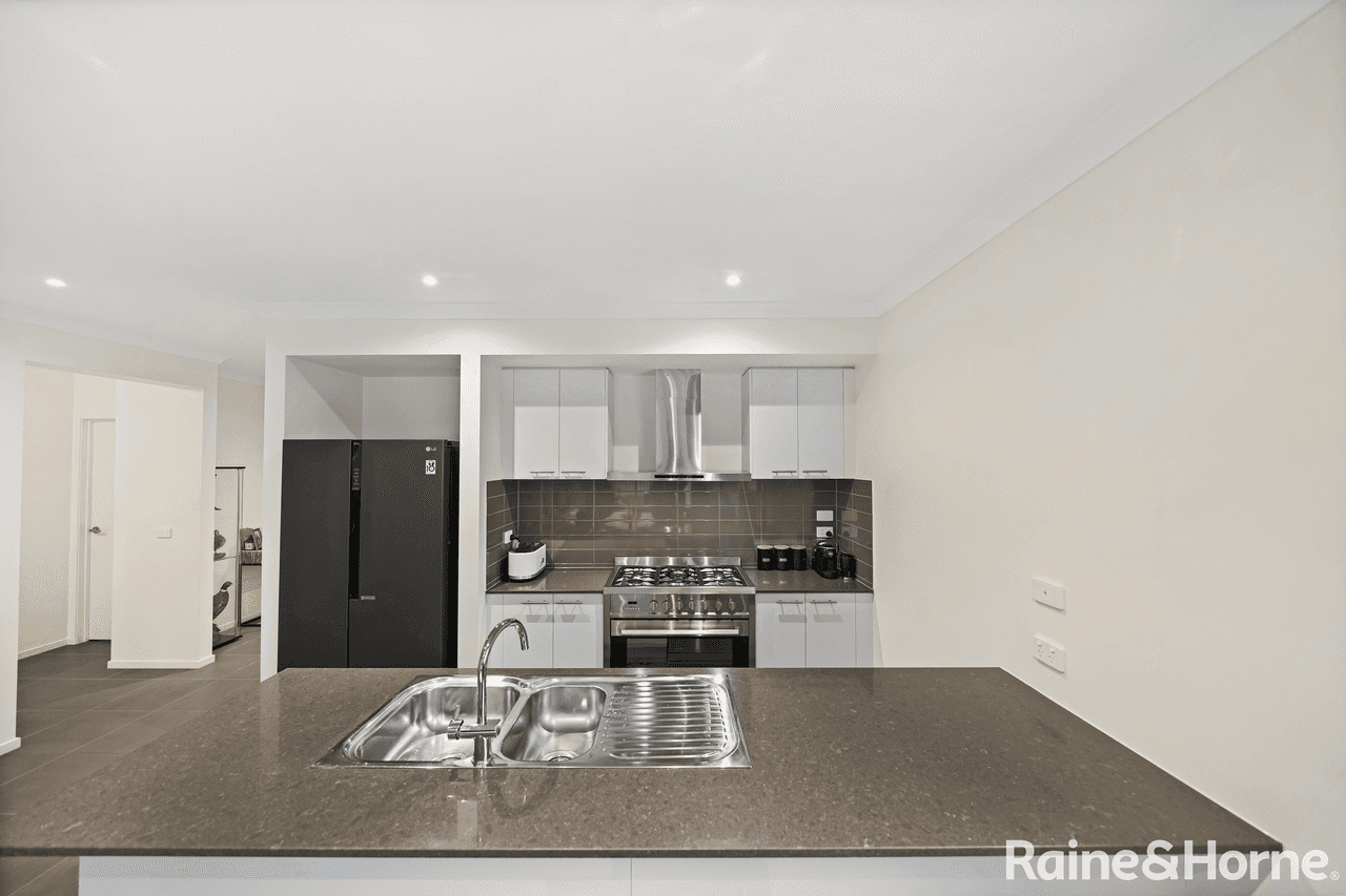 10 Ellson Street, AINTREE, VIC 3336