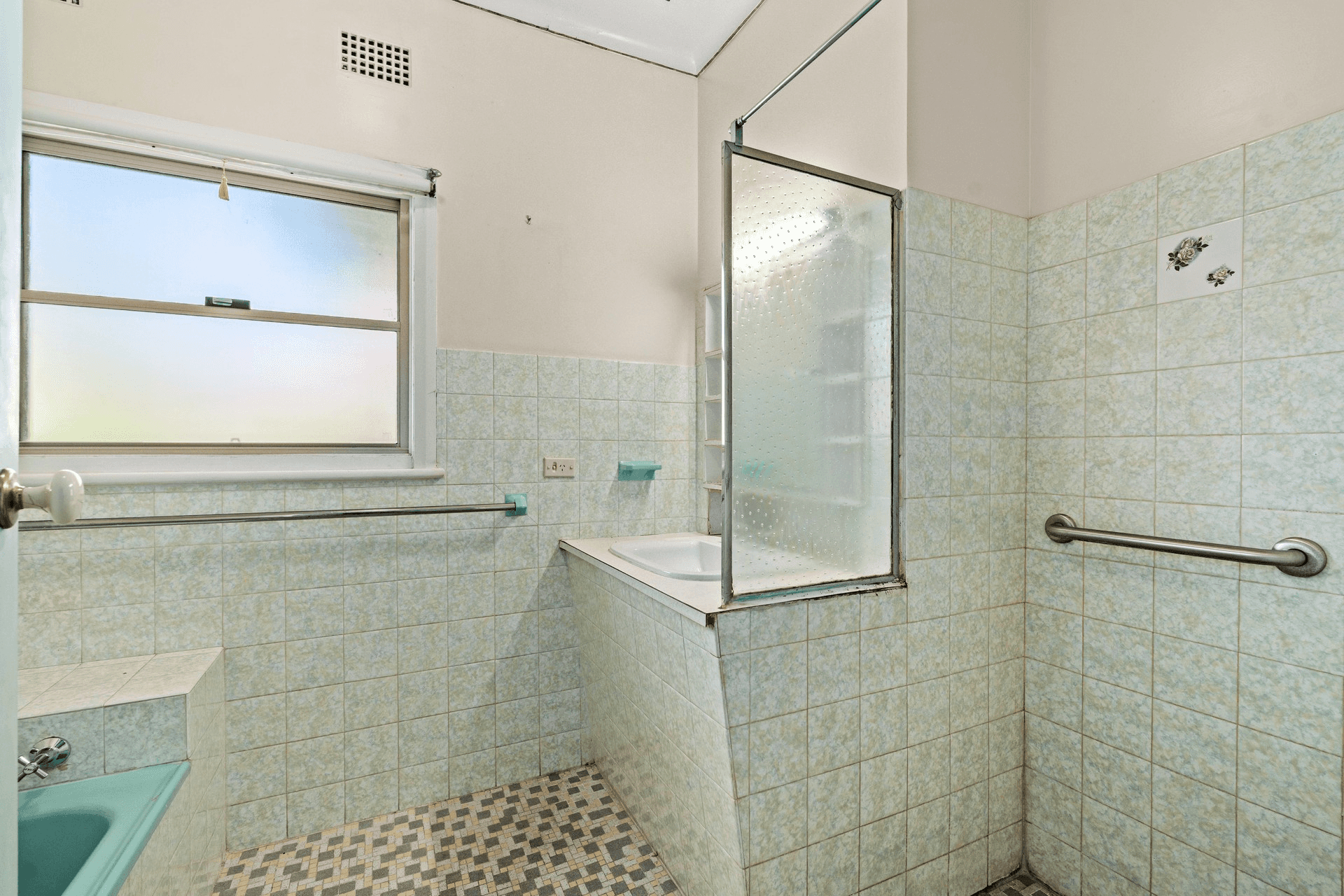 33 Victoria Road, Woy Woy, NSW 2256