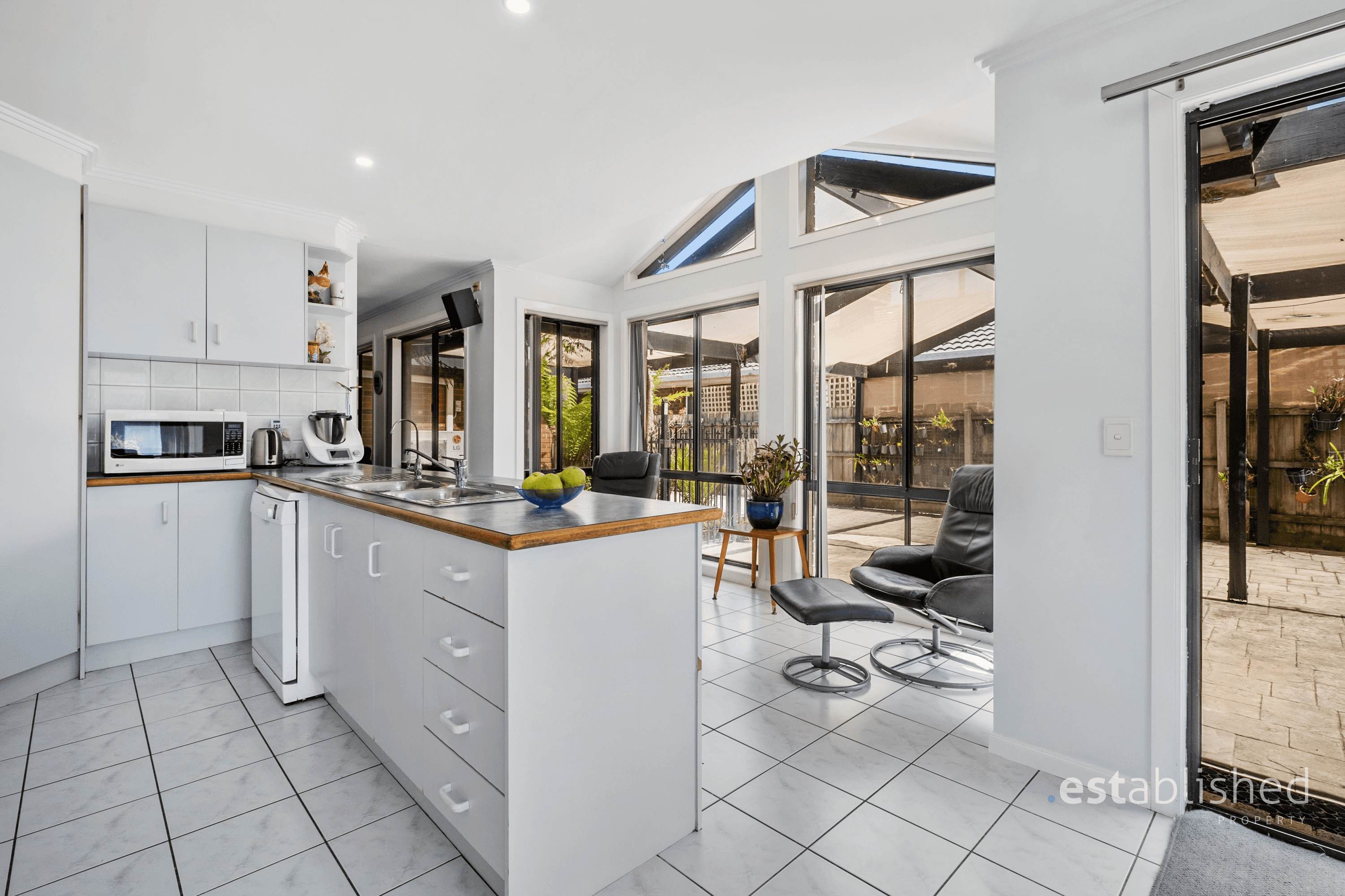 222 Westwood Drive, BURNSIDE, VIC 3023