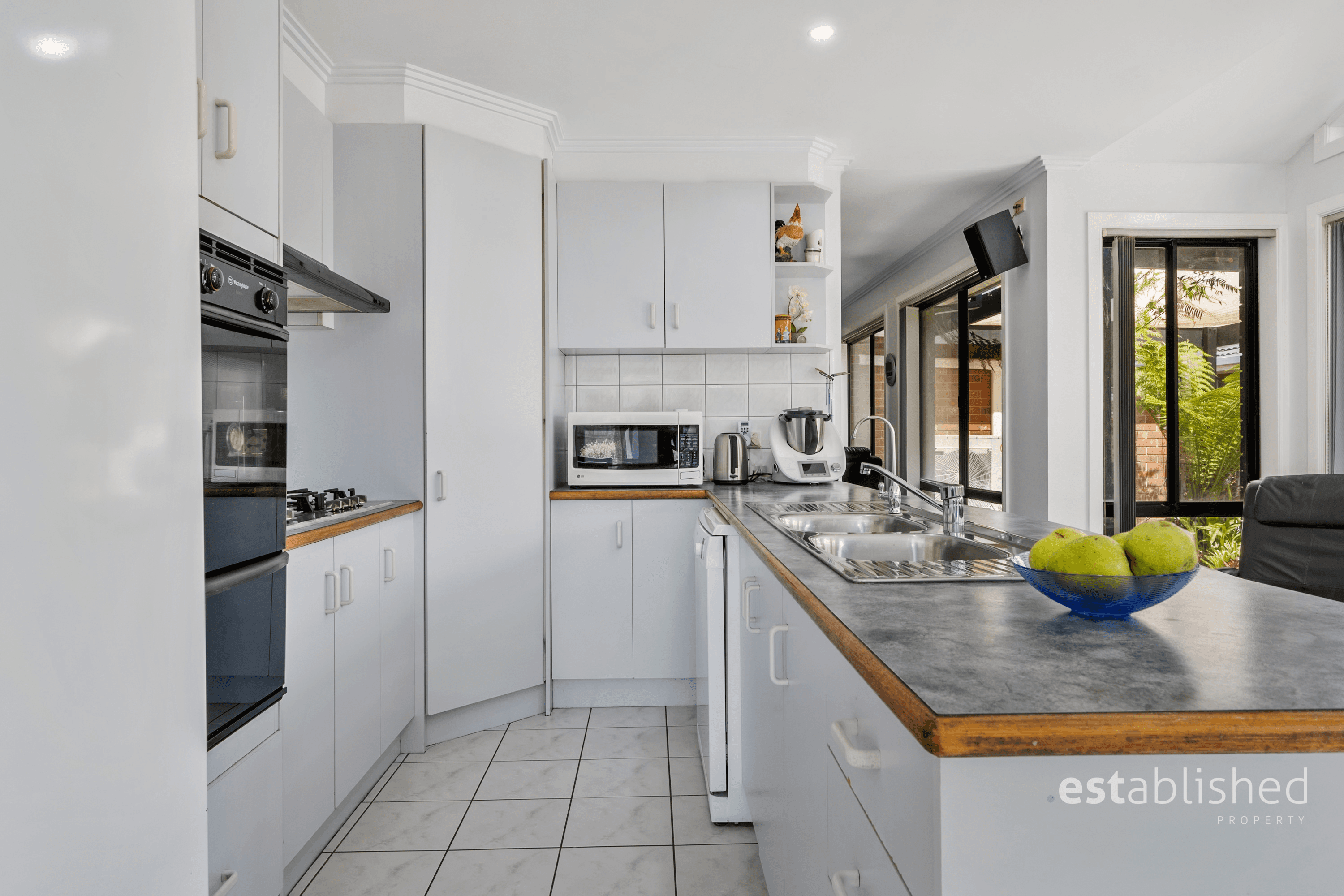 222 Westwood Drive, BURNSIDE, VIC 3023