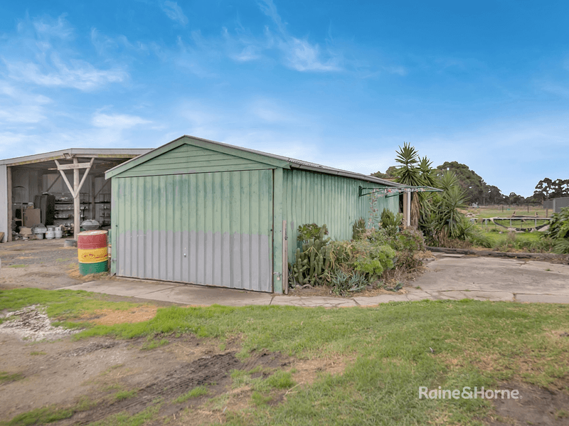 215 Eight Mile Road, NAR NAR GOON, VIC 3812