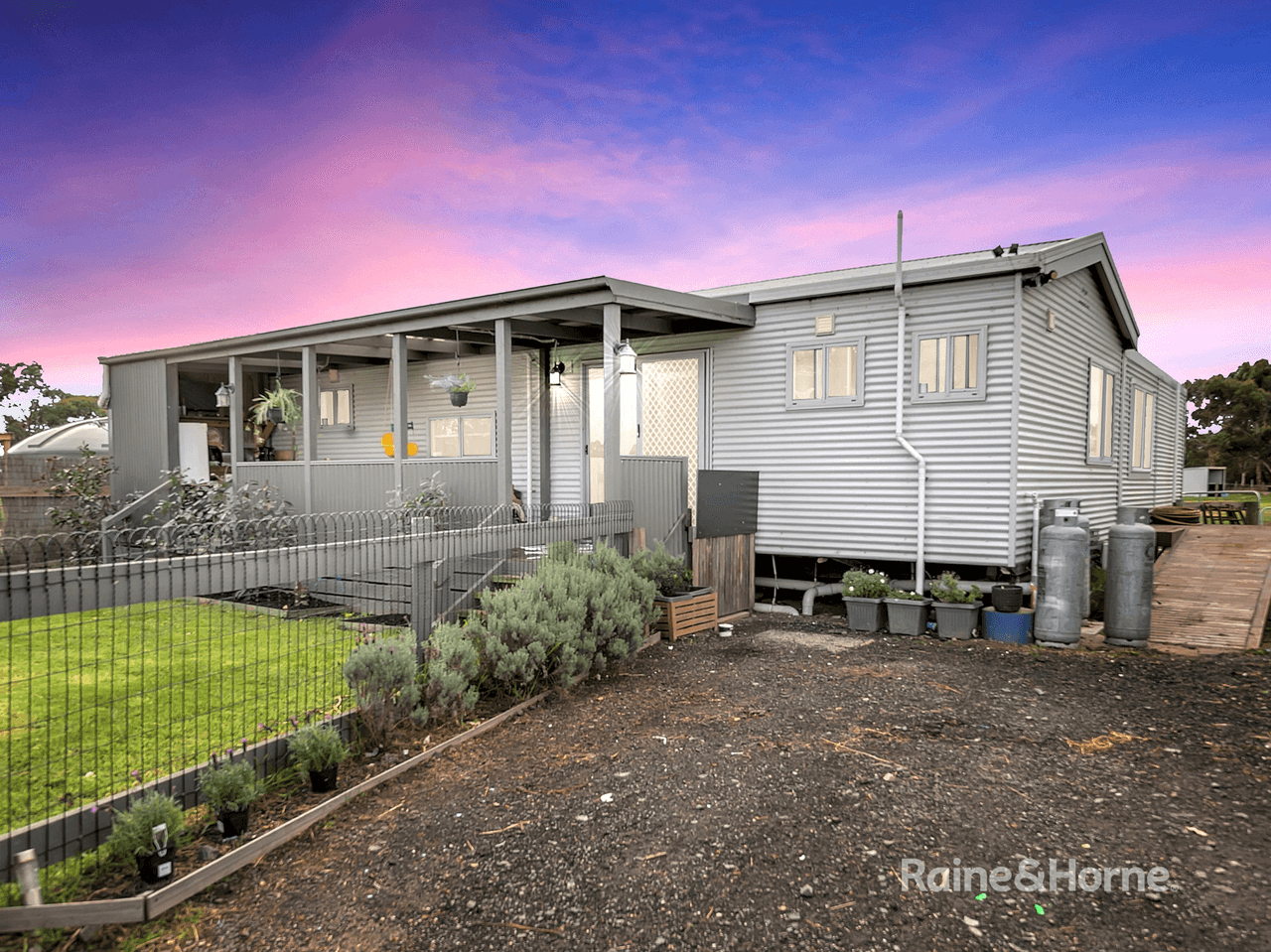 215 Eight Mile Road, NAR NAR GOON, VIC 3812