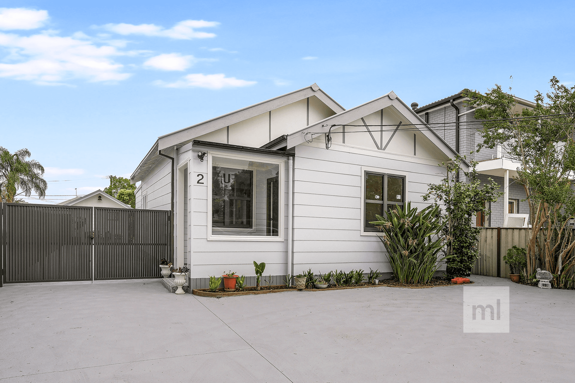 2 Moorebank Avenue, MOOREBANK, NSW 2170