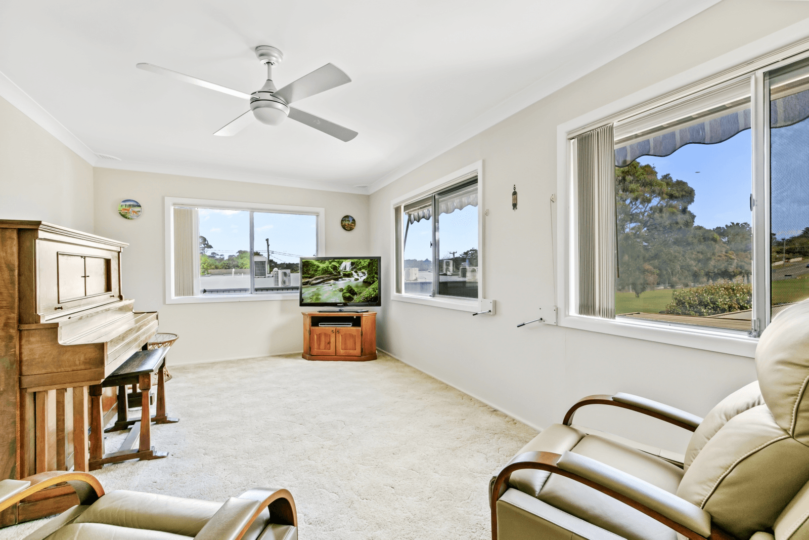 2 Headlam Parade, Springfield, NSW 2250