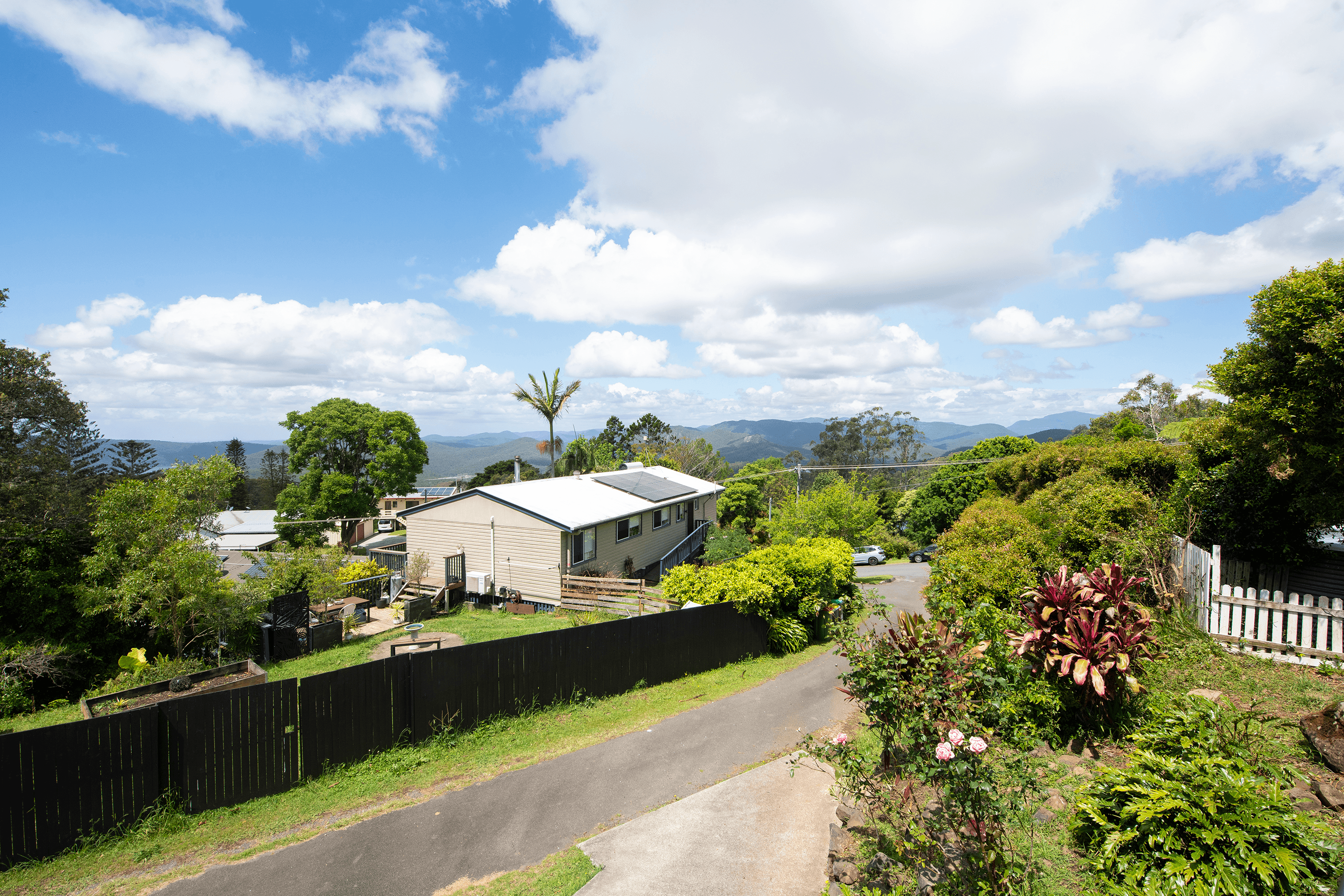 4 Ferntree Lane, LOWER BEECHMONT, QLD 4211