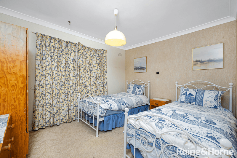 104 Simkin Crescent, KOORINGAL, NSW 2650