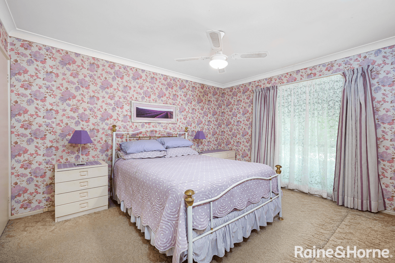 104 Simkin Crescent, KOORINGAL, NSW 2650