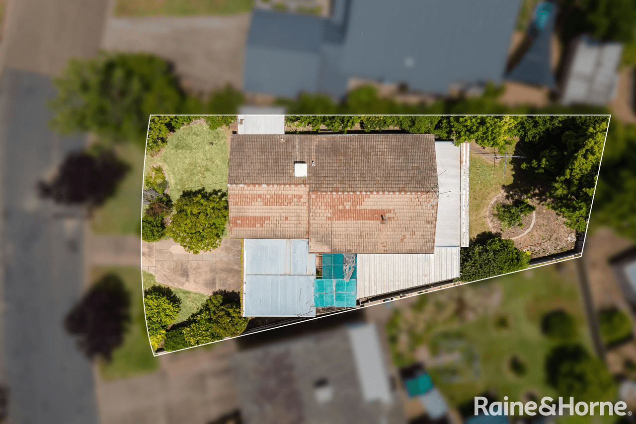 104 Simkin Crescent, KOORINGAL, NSW 2650