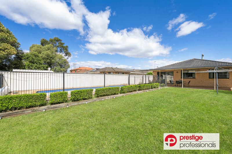 12 Collie Court, WATTLE GROVE, NSW 2173