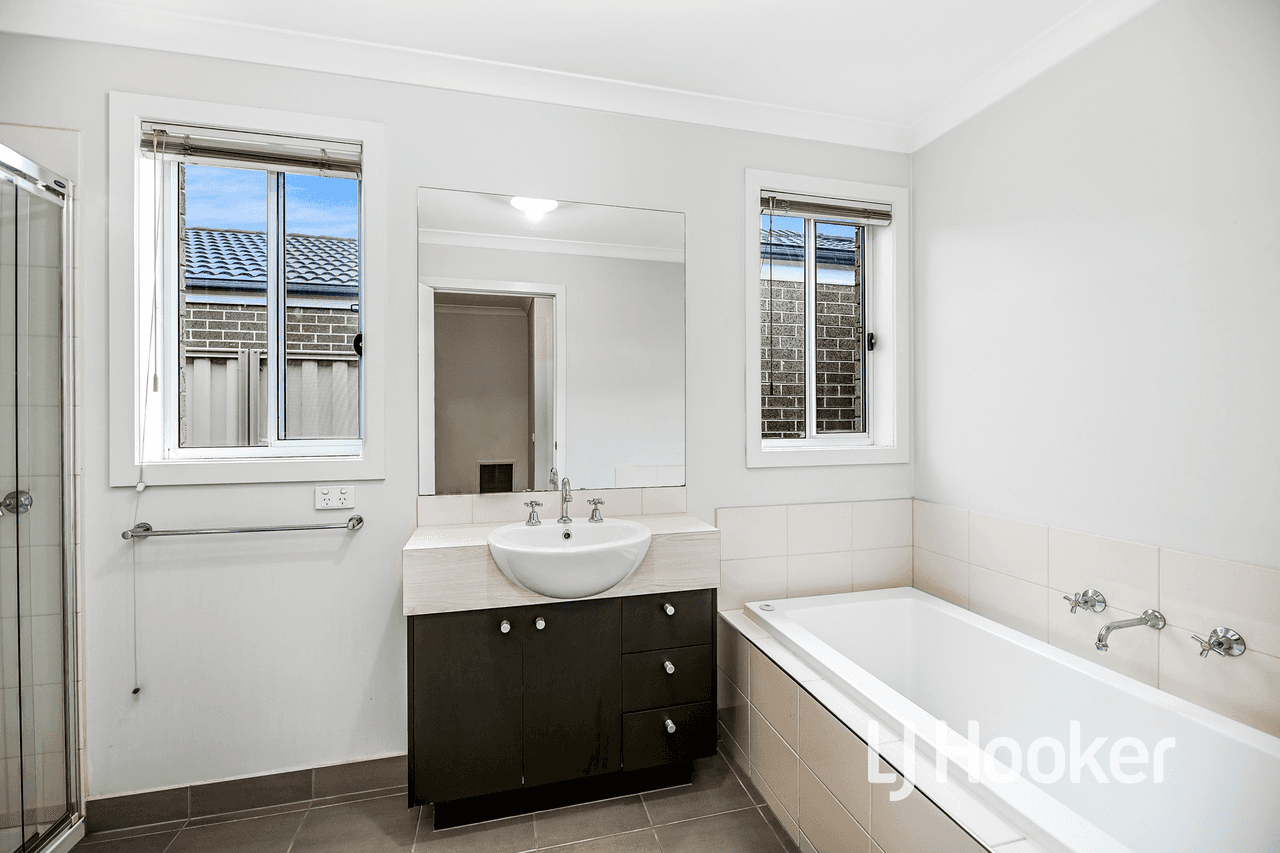 13 Serenity Street, PAKENHAM, VIC 3810