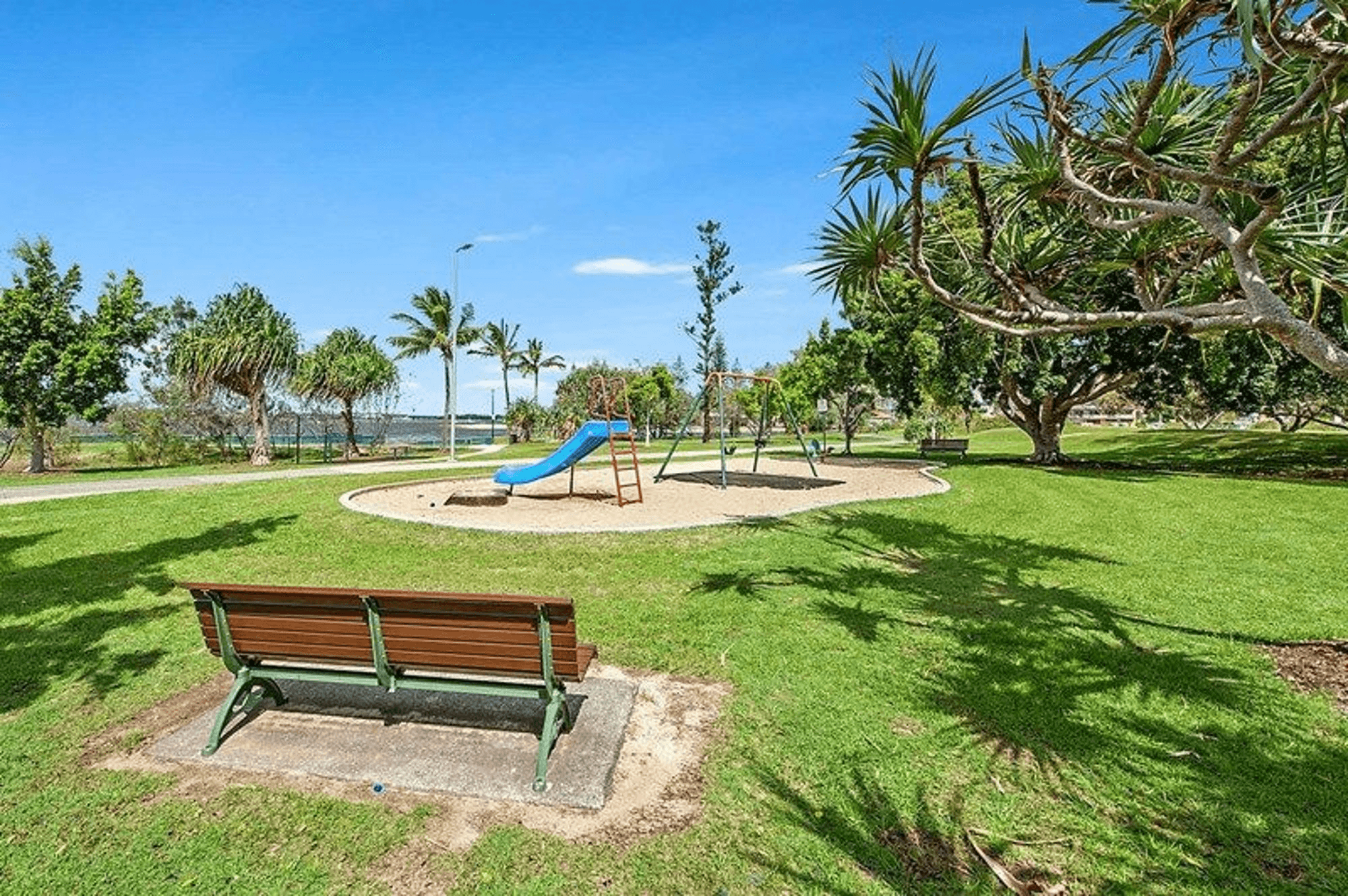 8/111 Frank Street, LABRADOR, QLD 4215