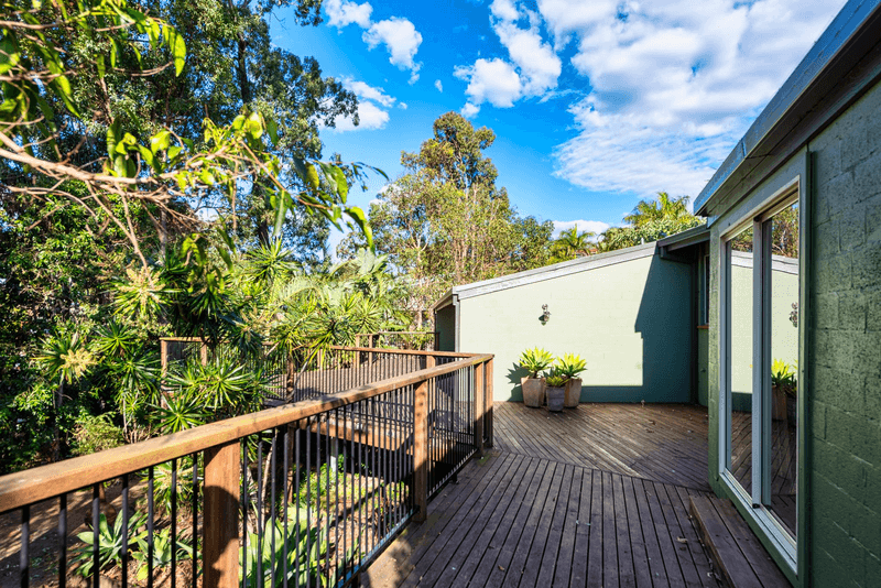 8 Currant Street, Elanora, QLD 4221