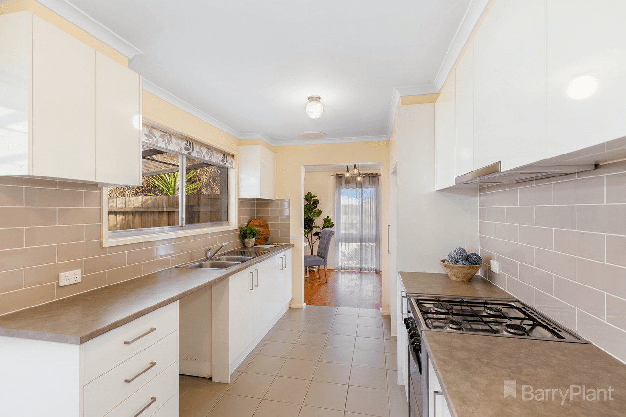 25 Isaacs Close, SUNBURY, VIC 3429