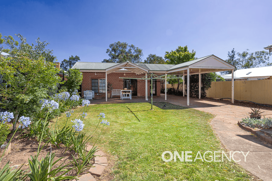 16 LINDSAY STREET, TURVEY PARK, NSW 2650