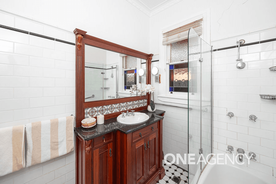 16 LINDSAY STREET, TURVEY PARK, NSW 2650