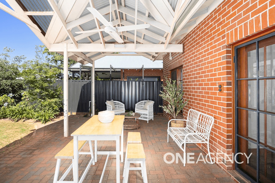 16 LINDSAY STREET, TURVEY PARK, NSW 2650