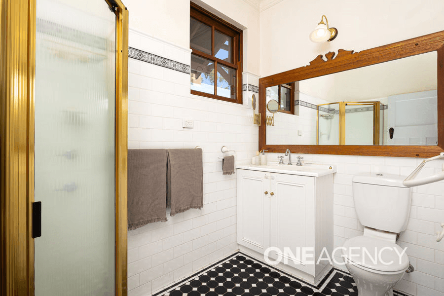 16 LINDSAY STREET, TURVEY PARK, NSW 2650