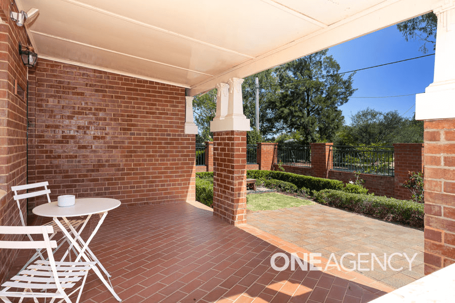 16 LINDSAY STREET, TURVEY PARK, NSW 2650