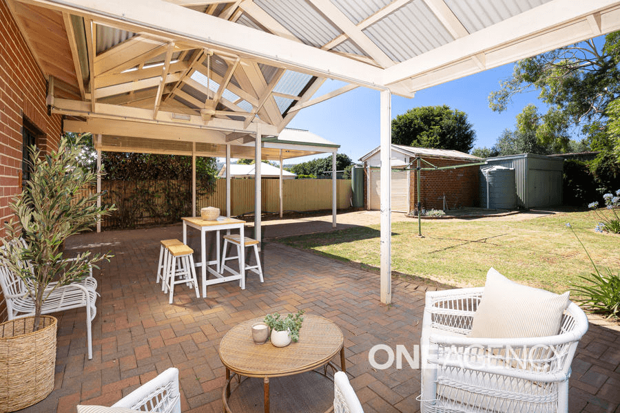 16 LINDSAY STREET, TURVEY PARK, NSW 2650