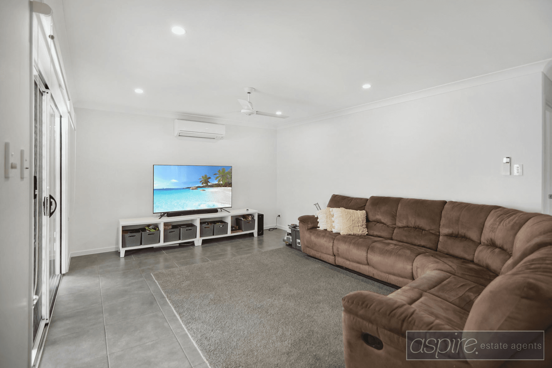 1&2/38 HONEYEATER PLACE, BLI BLI, QLD 4560