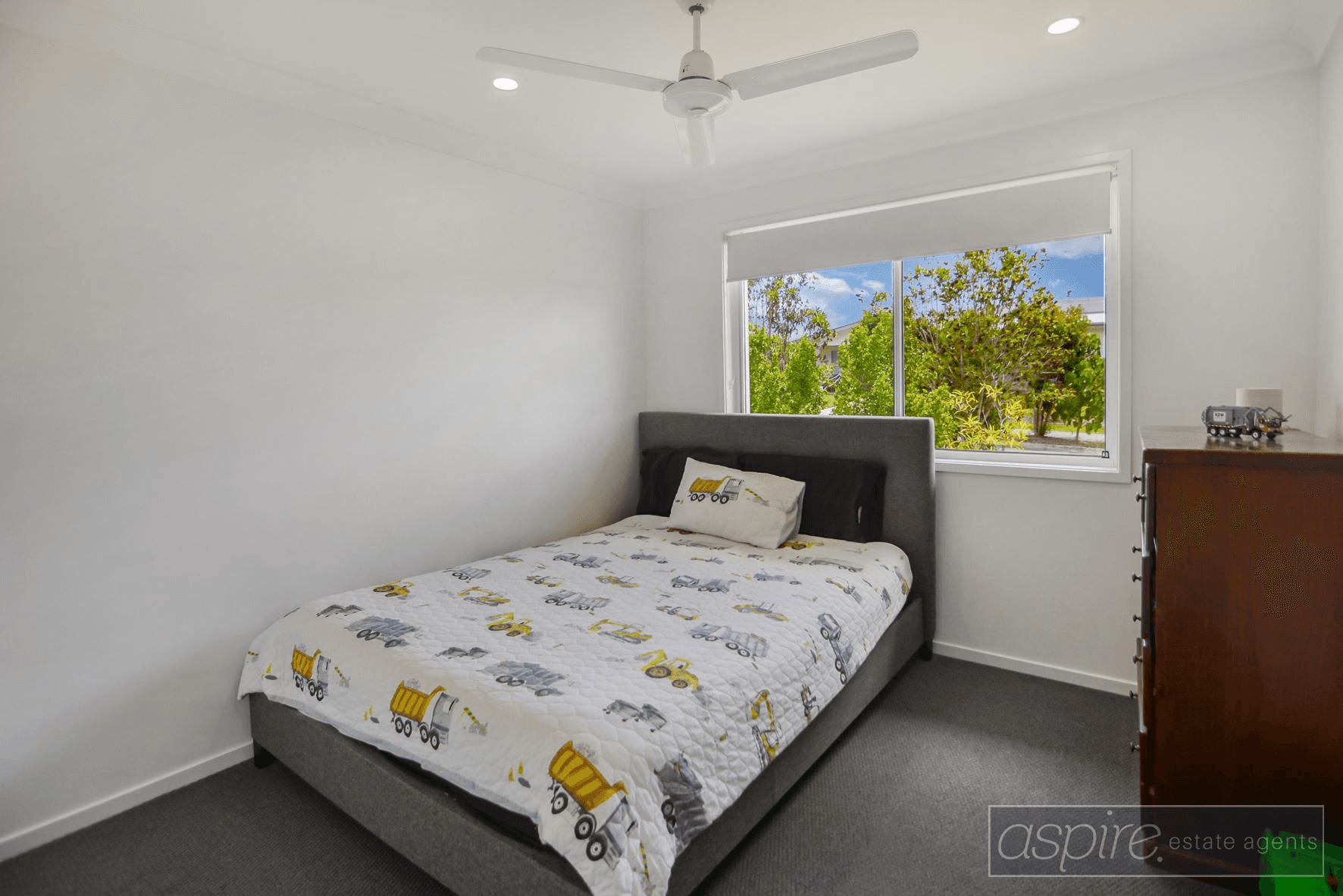 1&2/38 HONEYEATER PLACE, BLI BLI, QLD 4560