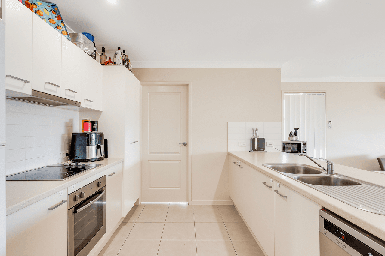 3 Fairfax Street, CAMBOOYA, QLD 4358