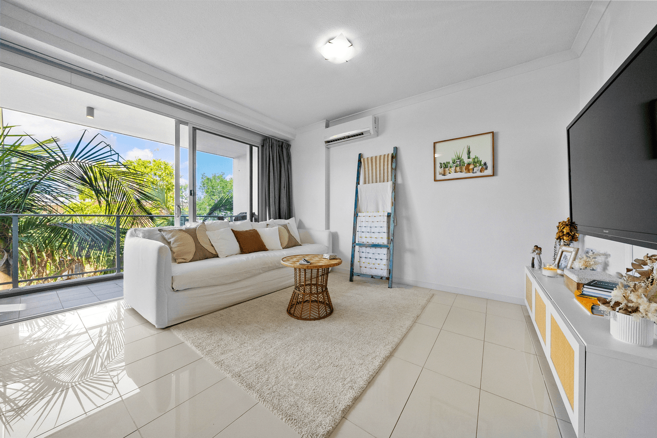 305/33-37 Madang Crescent, RUNAWAY BAY, QLD 4216