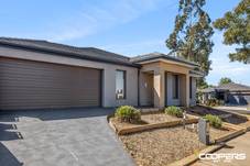 2 Jade Crescent, Cobblebank, VIC 3338