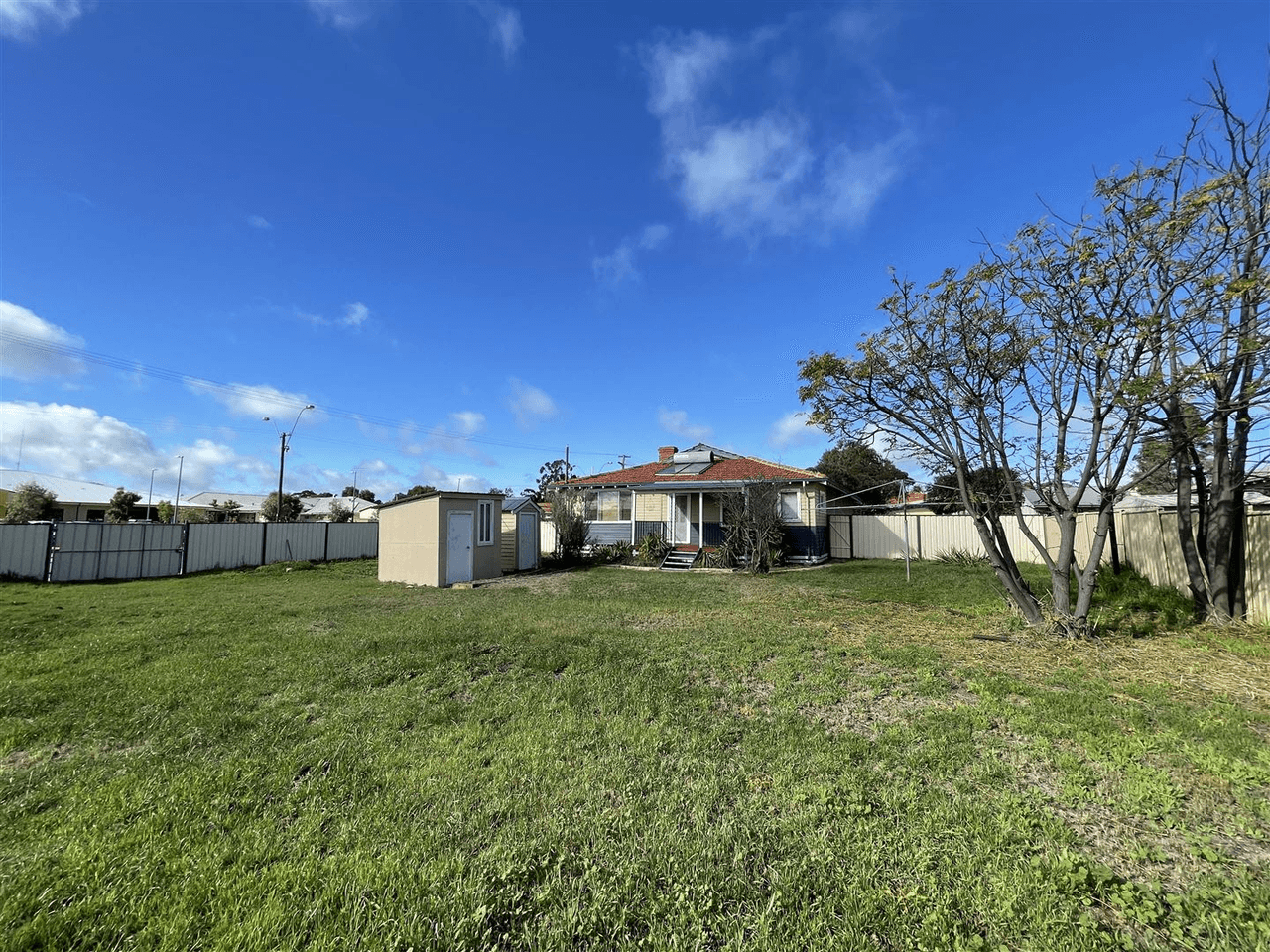 8 Ellis Road, Merredin, WA 6415