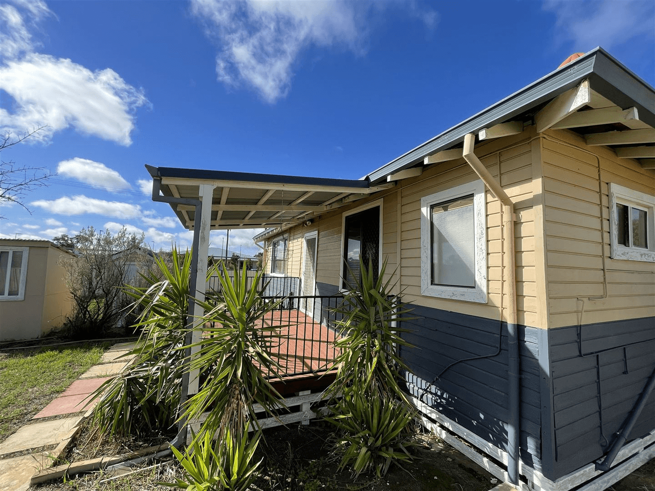 8 Ellis Road, Merredin, WA 6415