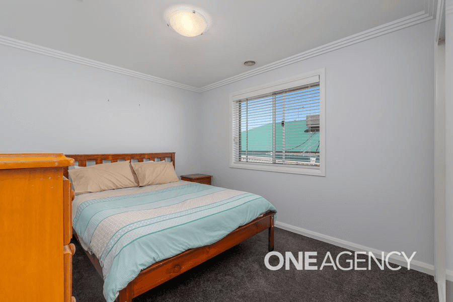 38 FLACK CRESCENT, BOOROOMA, NSW 2650