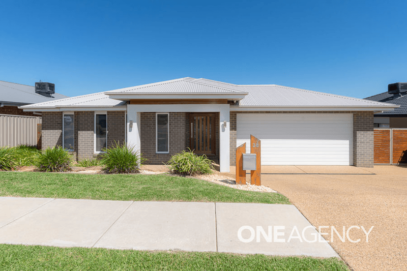 38 FLACK CRESCENT, BOOROOMA, NSW 2650