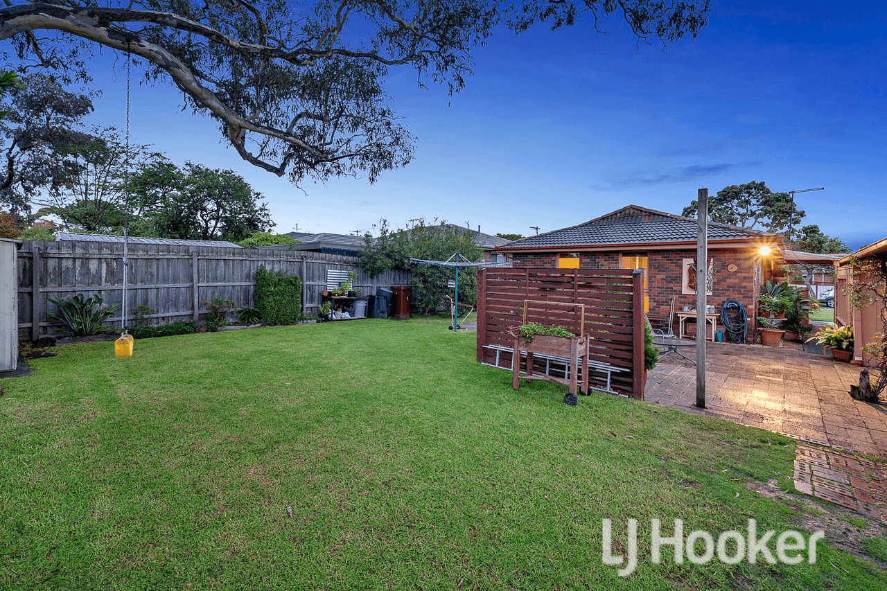 8 Winnima Avenue, HAMPTON PARK, VIC 3976