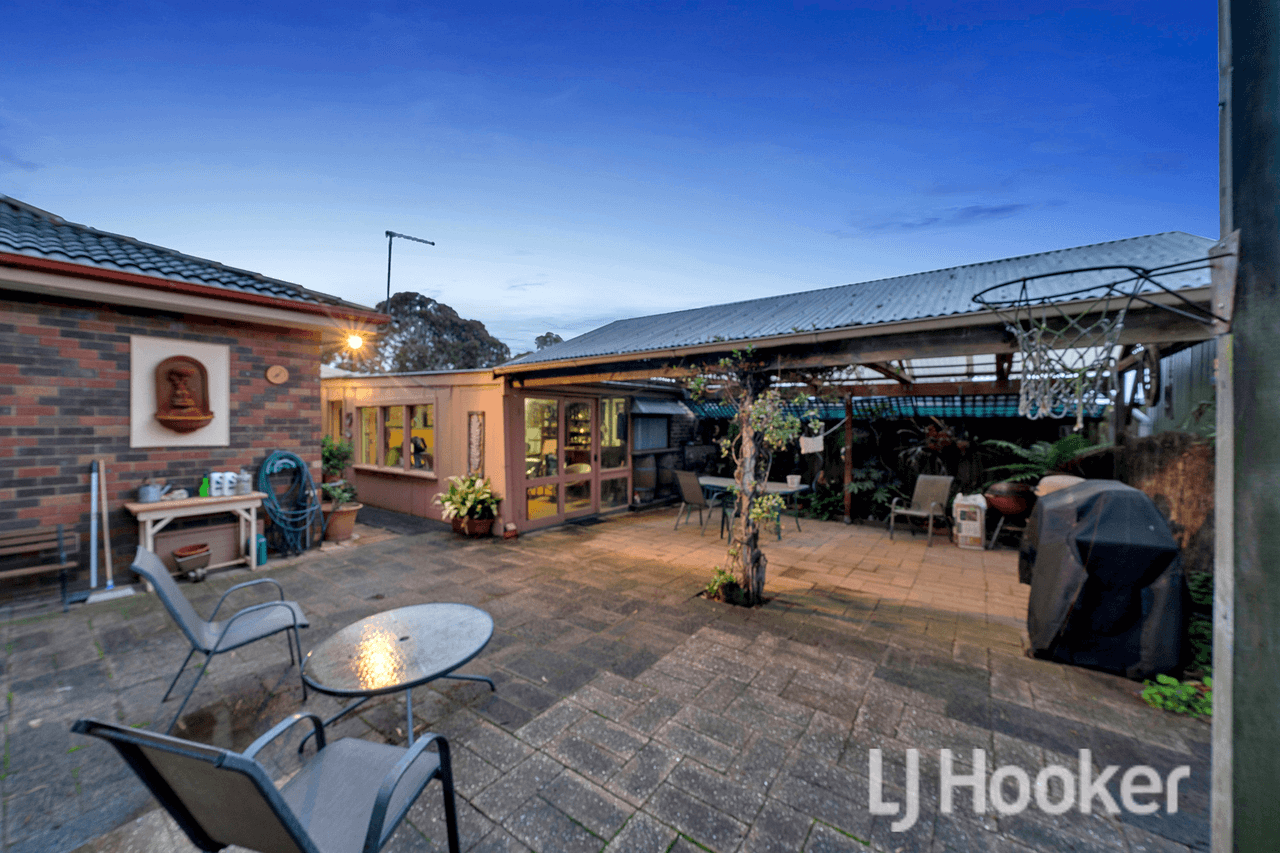 8 Winnima Avenue, HAMPTON PARK, VIC 3976