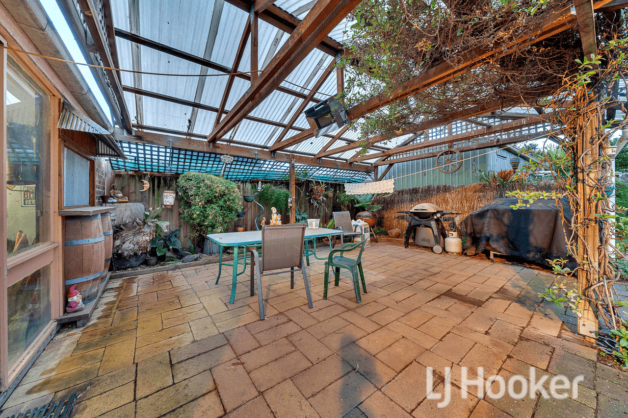 8 Winnima Avenue, HAMPTON PARK, VIC 3976