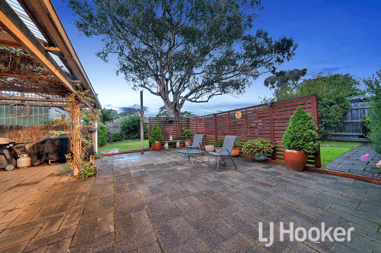 8 Winnima Avenue, HAMPTON PARK, VIC 3976