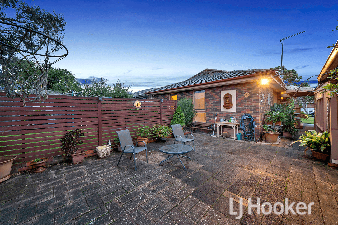 8 Winnima Avenue, HAMPTON PARK, VIC 3976