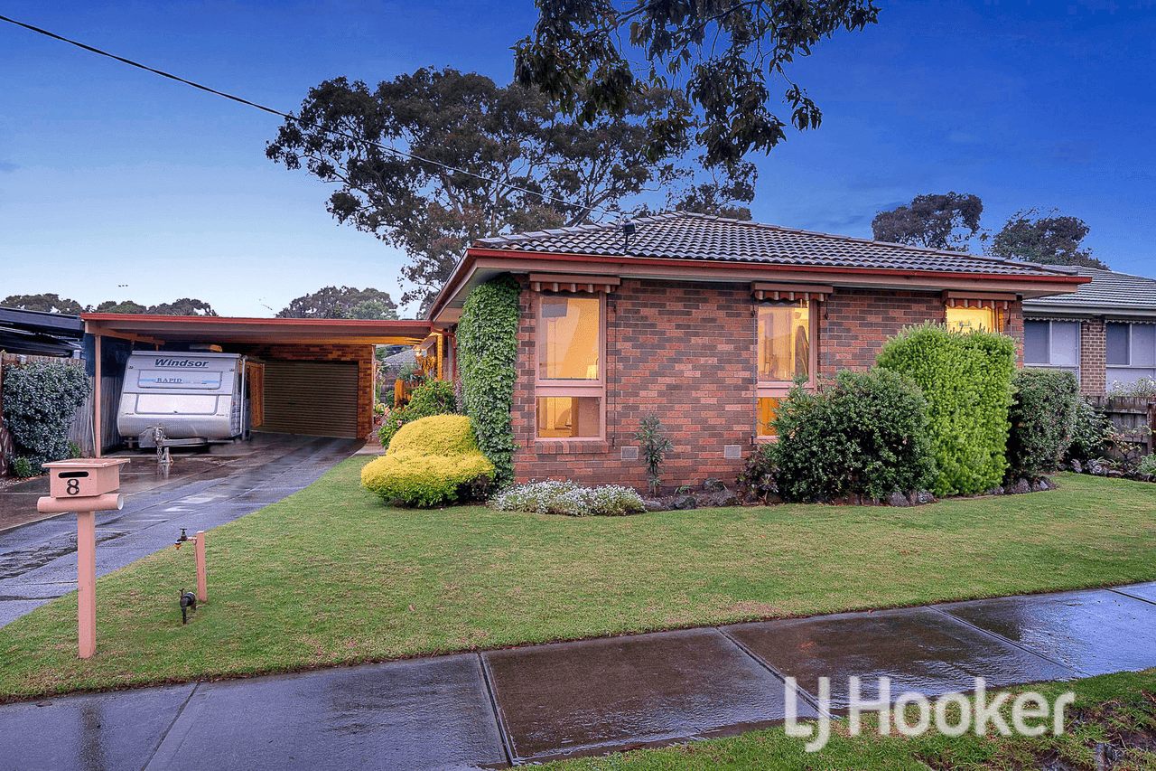 8 Winnima Avenue, HAMPTON PARK, VIC 3976