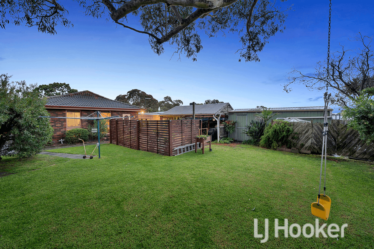 8 Winnima Avenue, HAMPTON PARK, VIC 3976