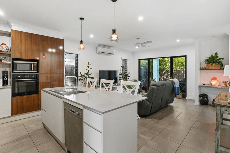 74 Edge Court, MANOORA, QLD 4870