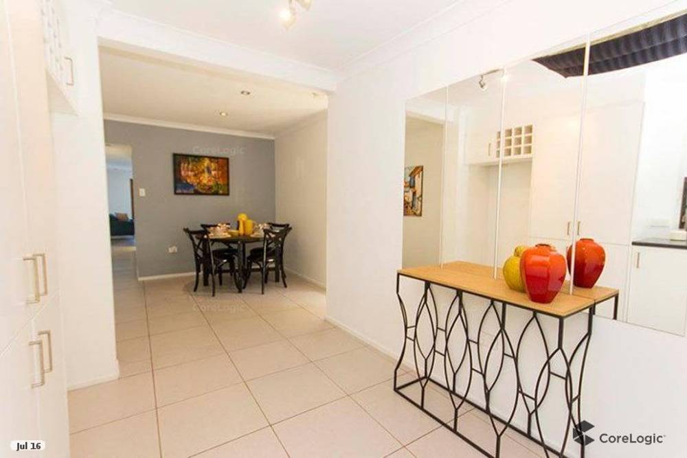 17 Coombabah Road, RUNAWAY BAY, QLD 4216