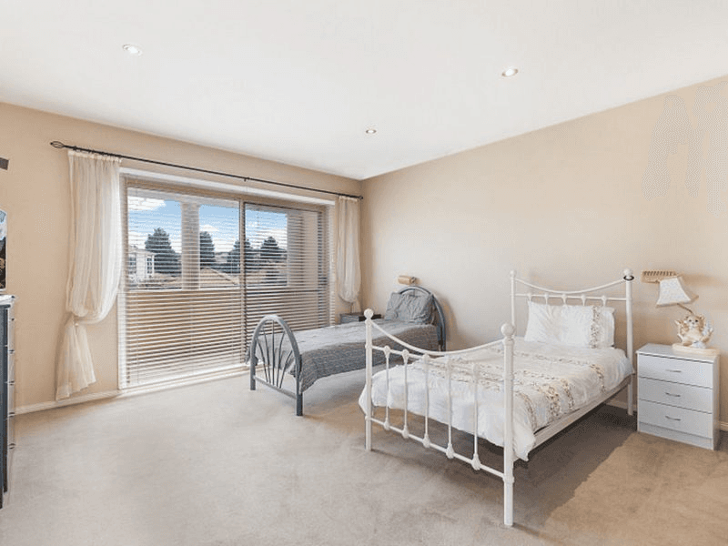 39 Lakeside Drive, HIDDEN VALLEY, VIC 3756