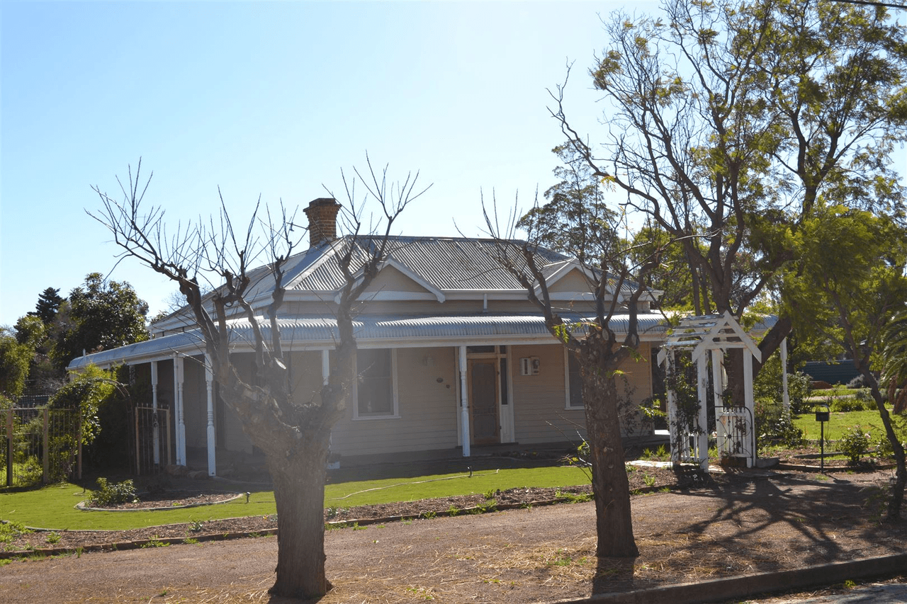 69 James Street, Kellerberrin, WA 6410