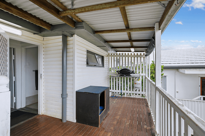 8 Dunns Terrace, SCARBOROUGH, QLD 4020